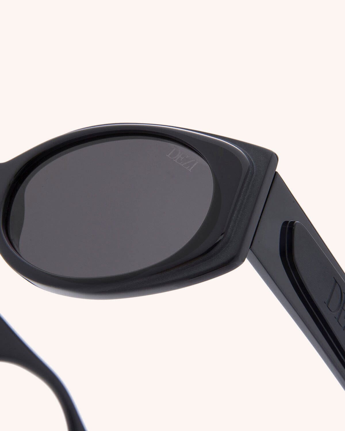 BLACK / BLACKOUT