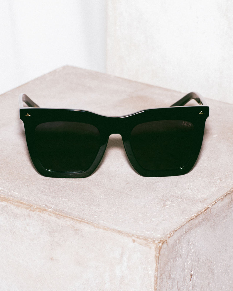 Louis Vuitton La Grande Bellezza Sunglasses Black Acetate. Size E